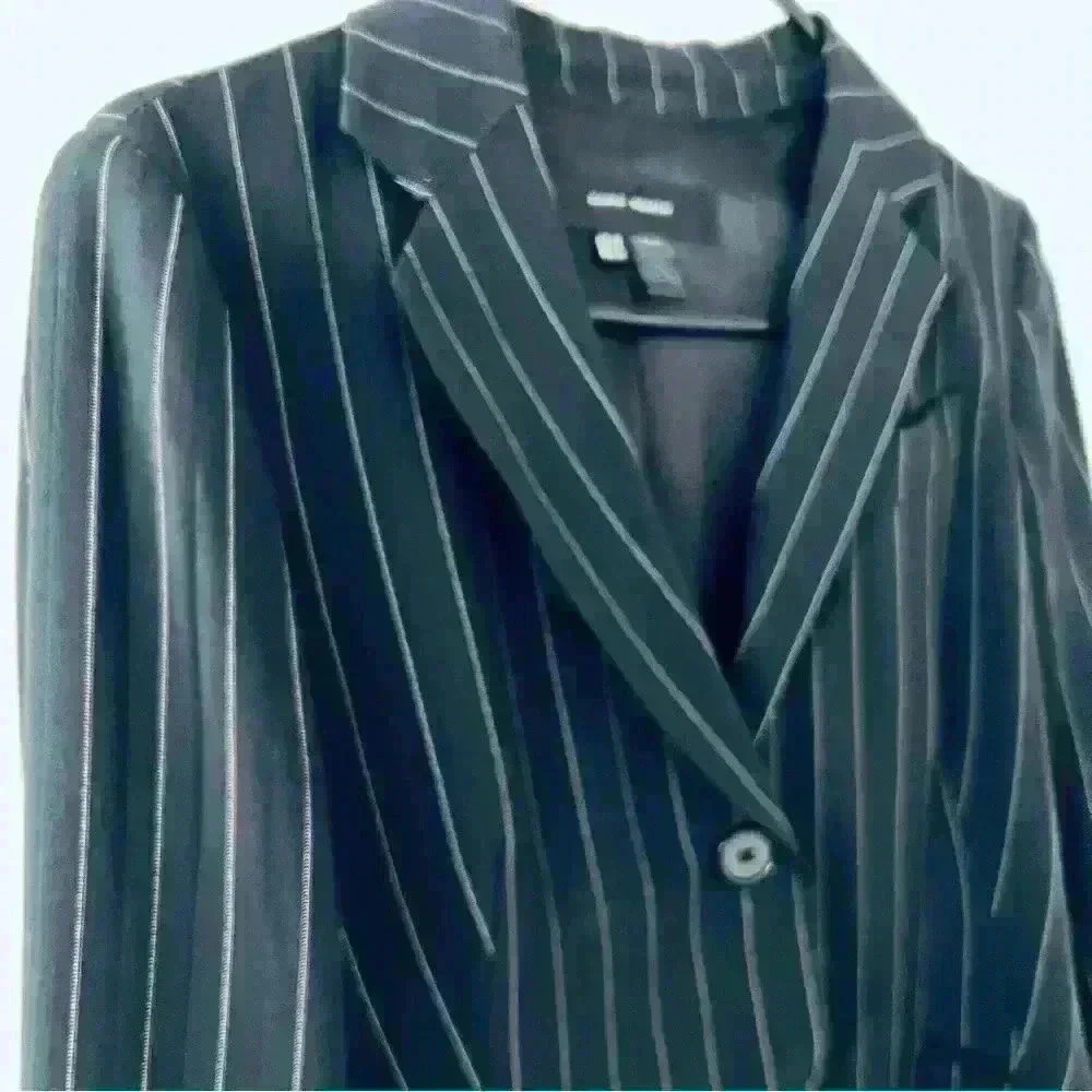 ZARA WOMAN STRIPPES BLACK BLAZER SIZE  4